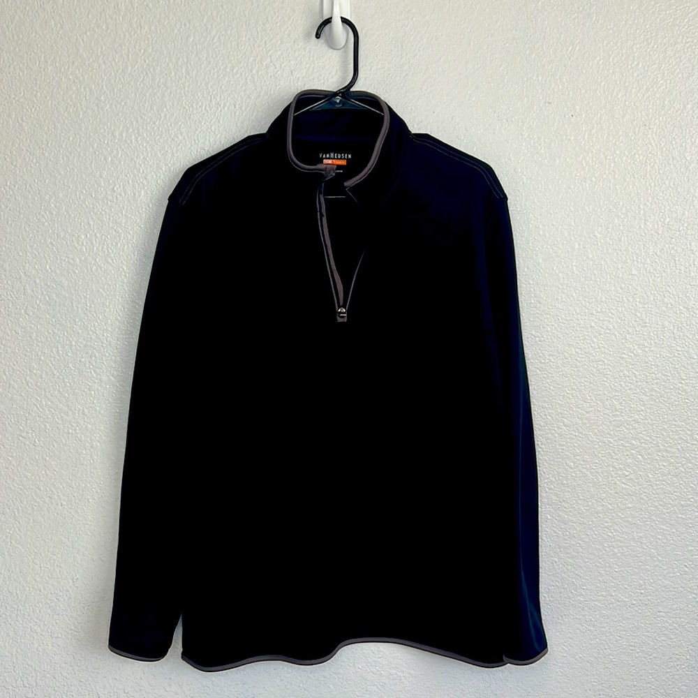 Van Heusen Size L Black Traveler Top with Pockets
